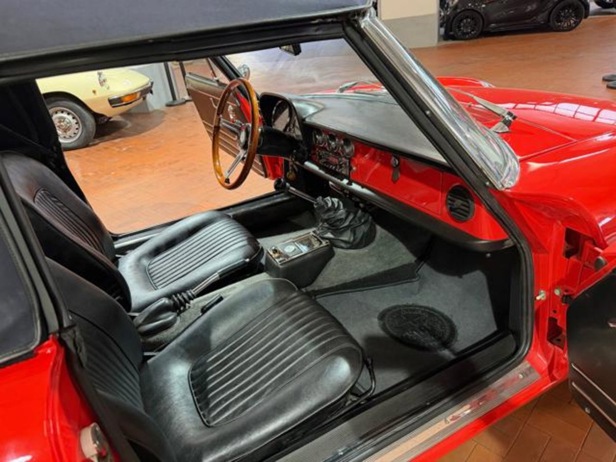 Alfa Romeo Spider 1750 TBi (18)
