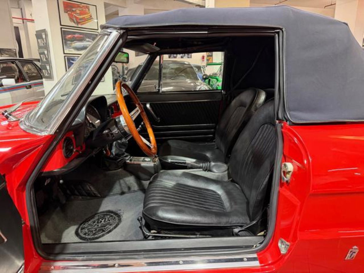 Alfa Romeo Spider 1750 TBi (8)