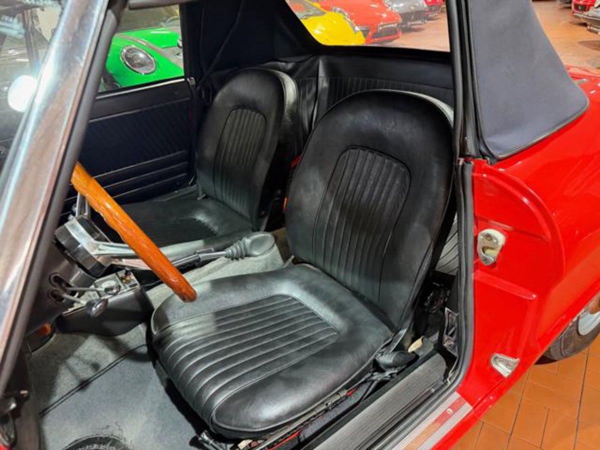 Alfa Romeo Spider 1750 TBi (9)