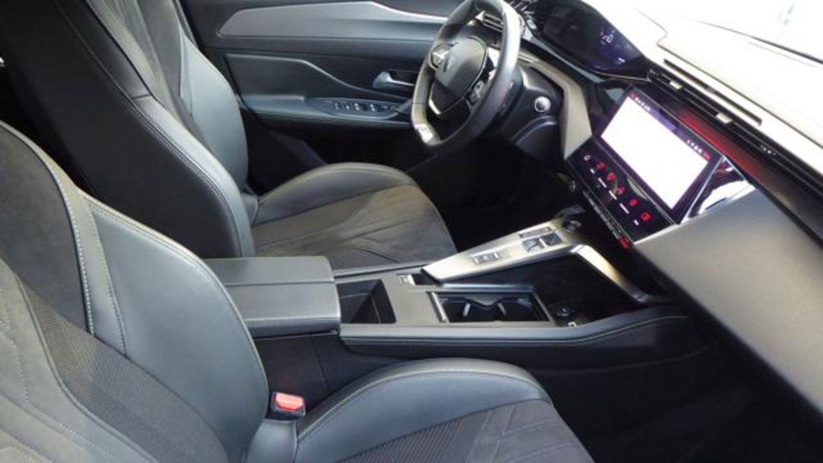 Peugeot 308 PureTech Turbo 130 S&S EAT8 GT (8)