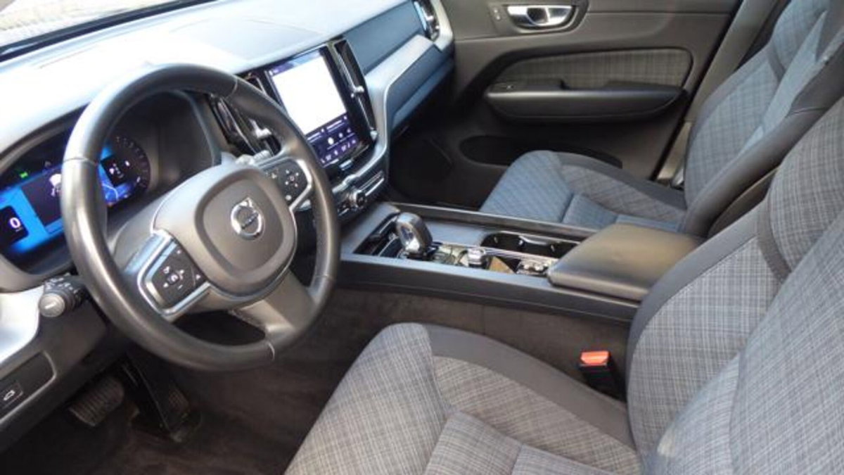 Volvo XC60 B4 automatico Core (7)