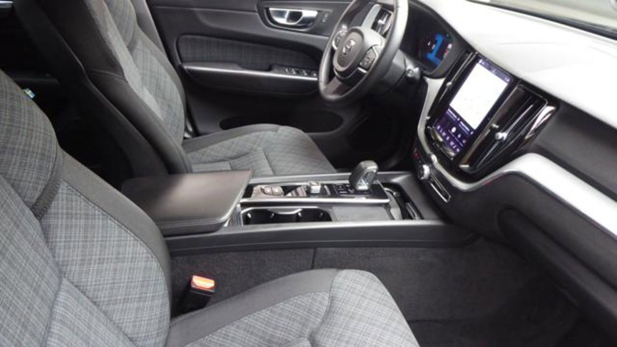 Volvo XC60 B4 automatico Core (8)