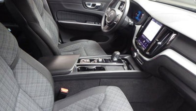 Volvo XC60 B4 automatico Core (8)