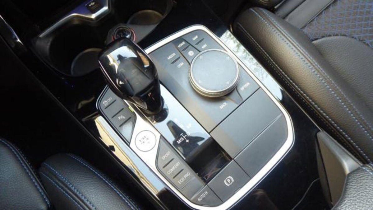 BMW Serie 1 116d 2.0 116CV cat 5 porte Attiva DPF (11)