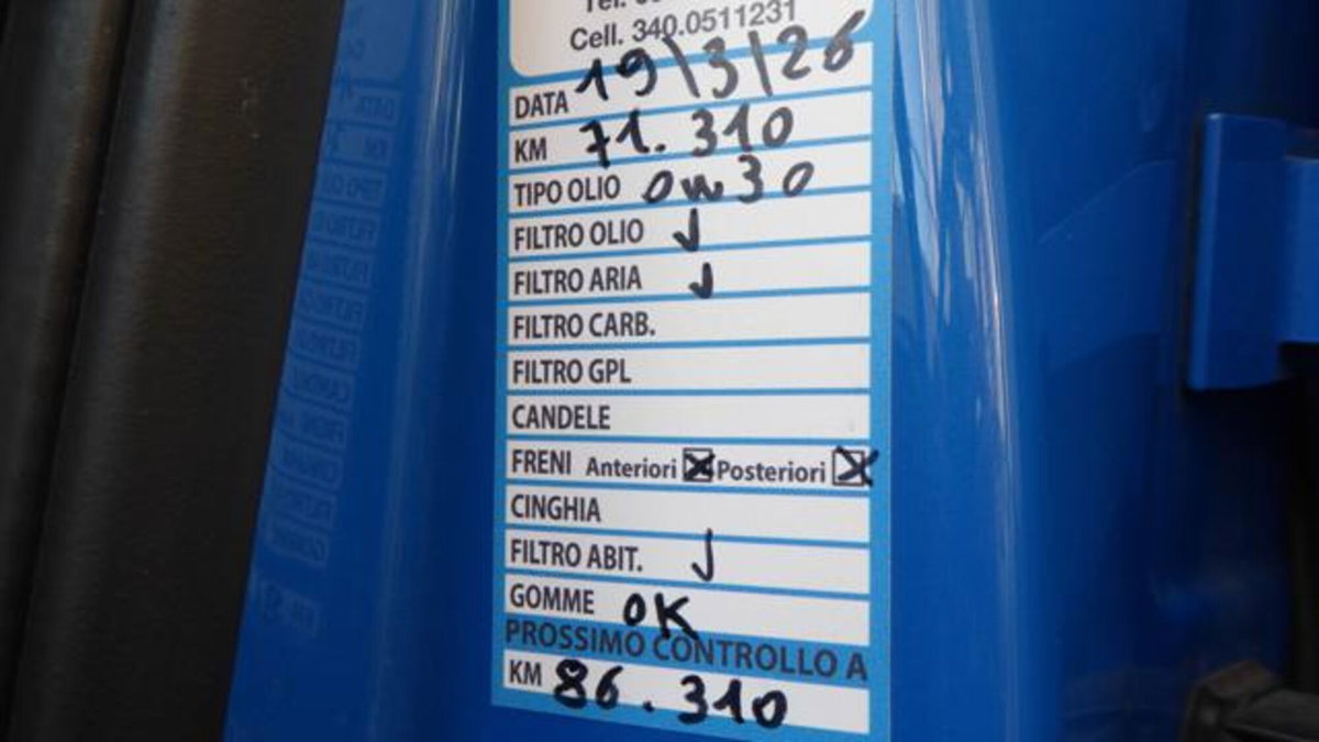 BMW Serie 1 116d 2.0 116CV cat 5 porte Attiva DPF (15)