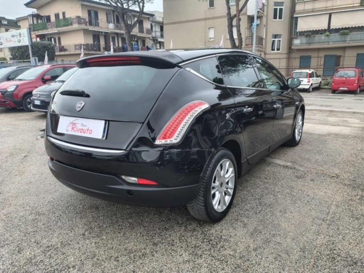 Lancia Delta 1.6 MJT DPF Gold (2)