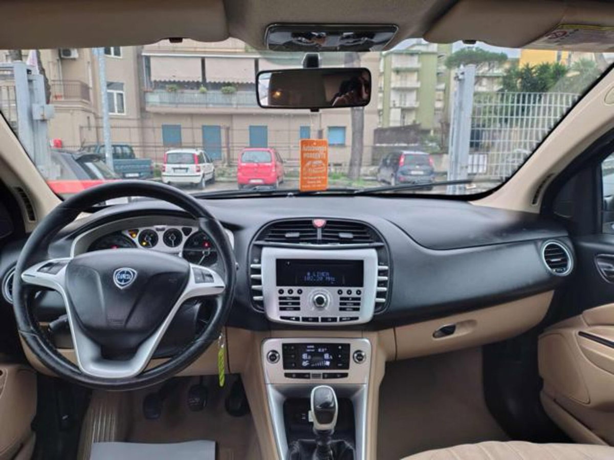 Lancia Delta 1.6 MJT DPF Gold (7)