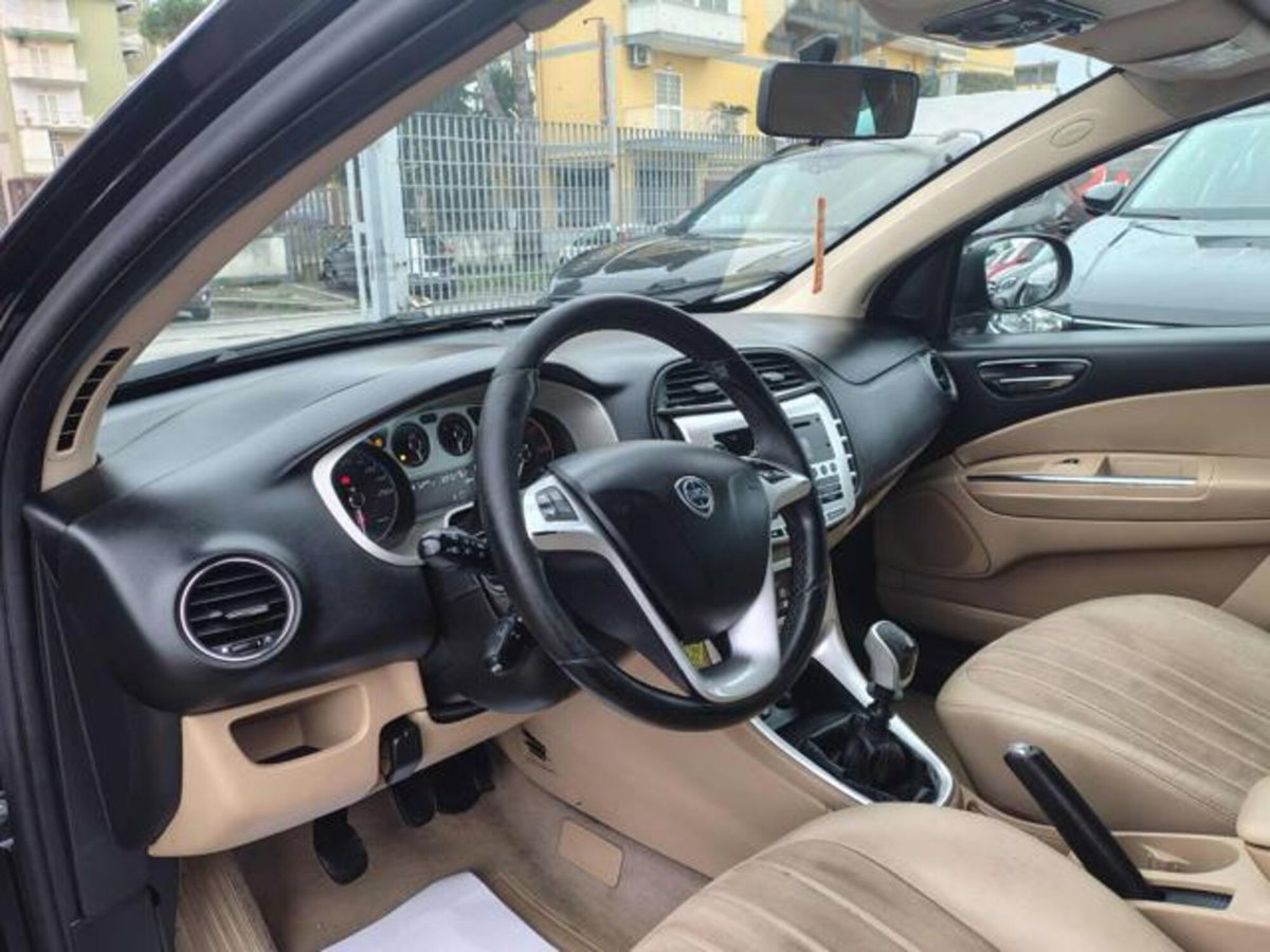 Lancia Delta 1.6 MJT DPF Gold (8)