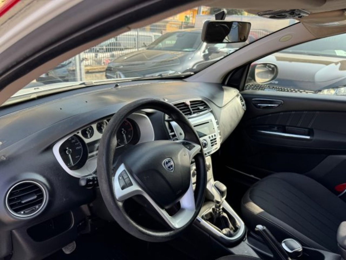 Lancia Delta 1.6 MJT DPF Gold (10)