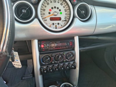 MINI Mini 1.6 16V Cooper (11)