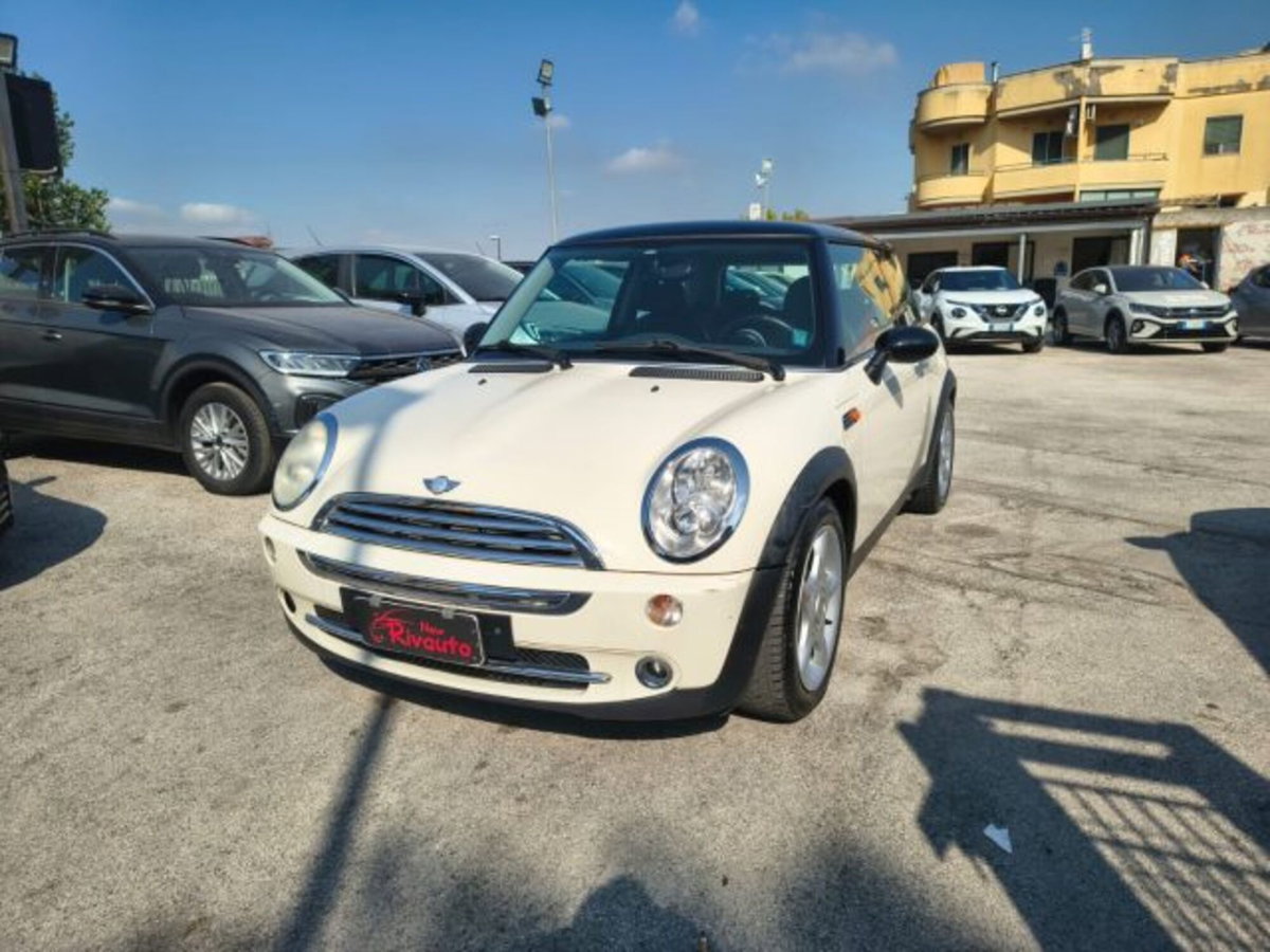MINI Mini 1.6 16V Cooper (2)