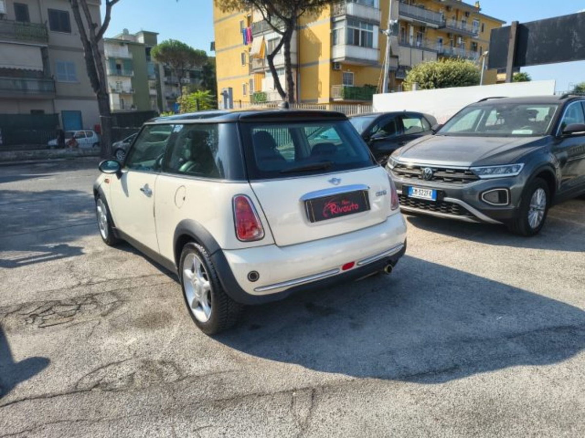 MINI Mini 1.6 16V Cooper (4)