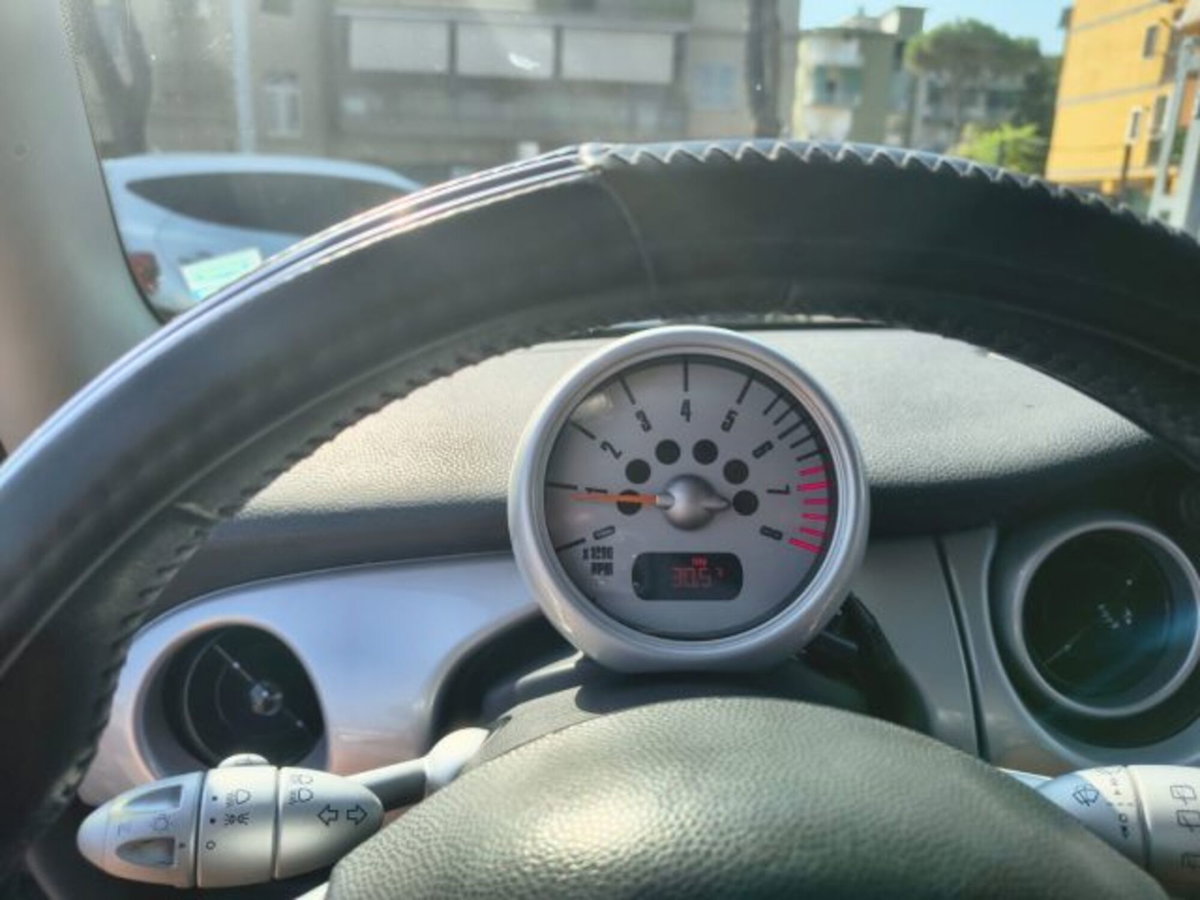 MINI Mini 1.6 16V Cooper (9)