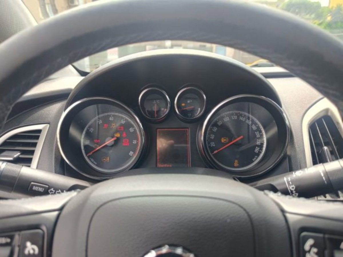 Opel Astra 1.4 100CV 5 porte Elective (11)