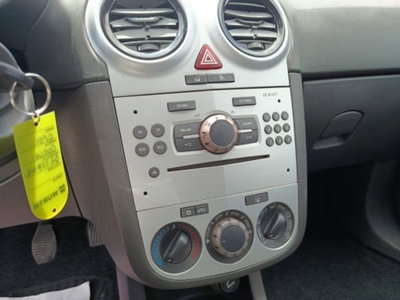 Opel Corsa 1.2 80CV 5 porte GPL-TECH Club (11)