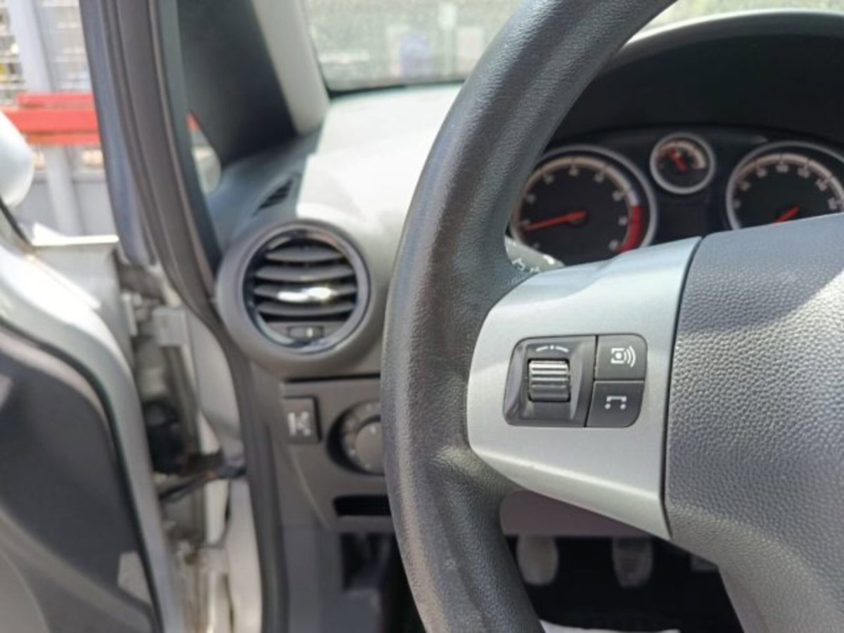 Opel Corsa 1.2 80CV 5 porte GPL-TECH Club (9)