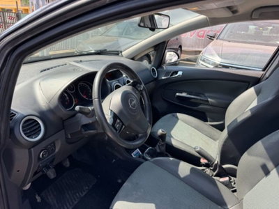 Opel Corsa 1.2 5 porte Cosmo (10)