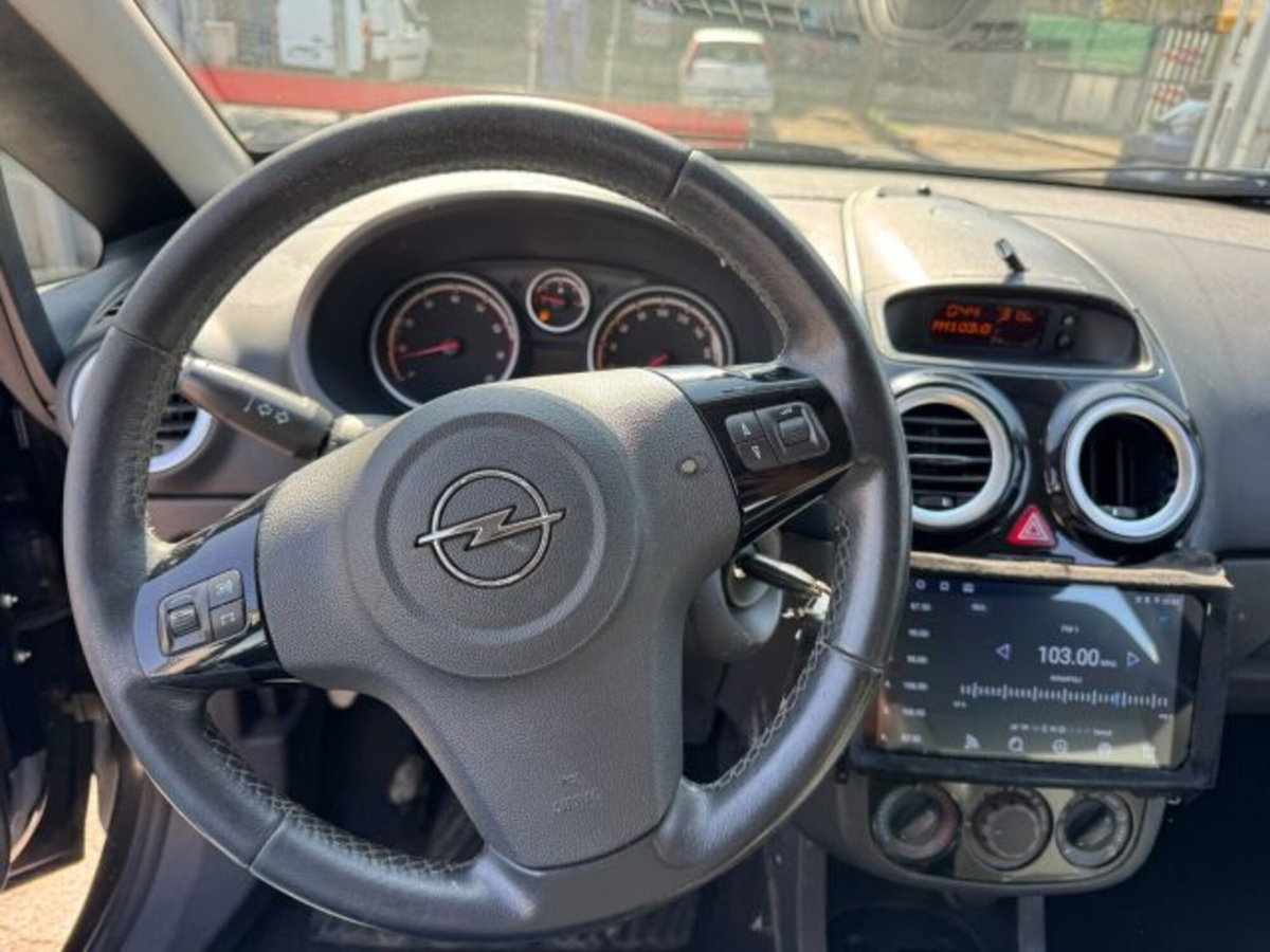 Opel Corsa 1.2 5 porte Cosmo (11)