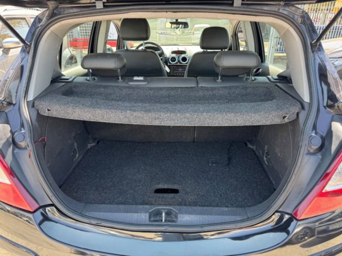 Opel Corsa 1.2 5 porte Cosmo (16)