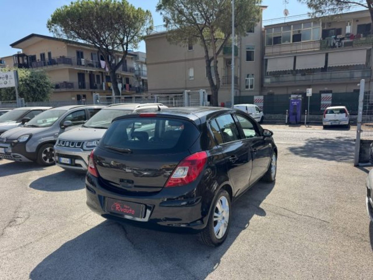 Opel Corsa 1.2 5 porte Cosmo (5)