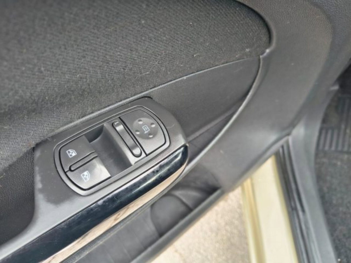 Opel Corsa 1.3 CDTI 75CV 5 porte Cosmo (12)