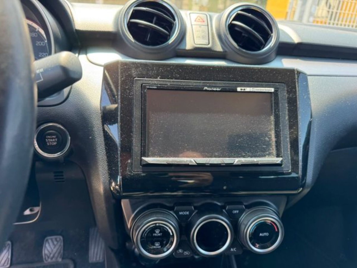 Suzuki Swift 1.2h Top 2wd (12)