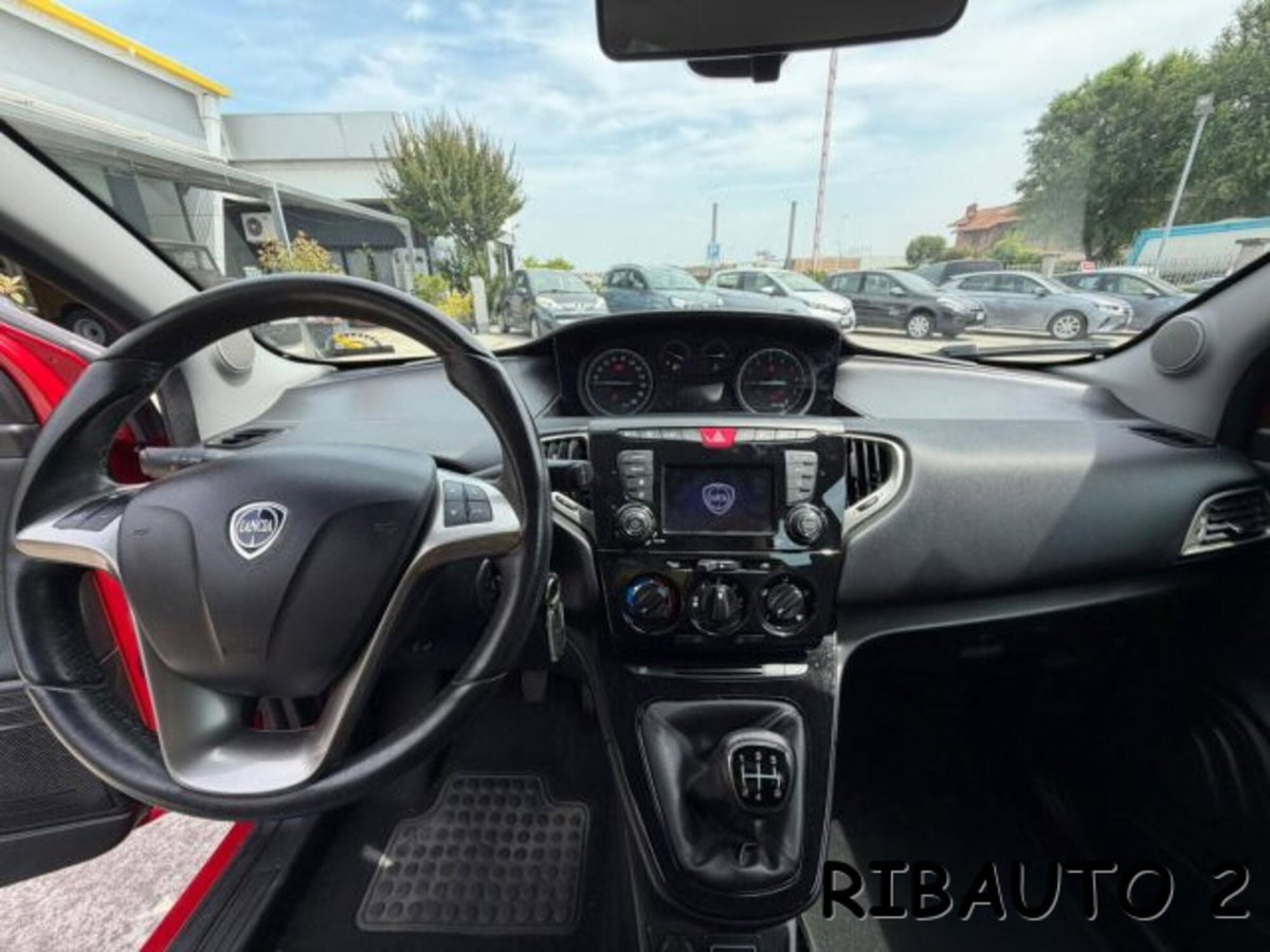Lancia Ypsilon 1.2 69 CV 5 porte GPL Ecochic Gold (18)