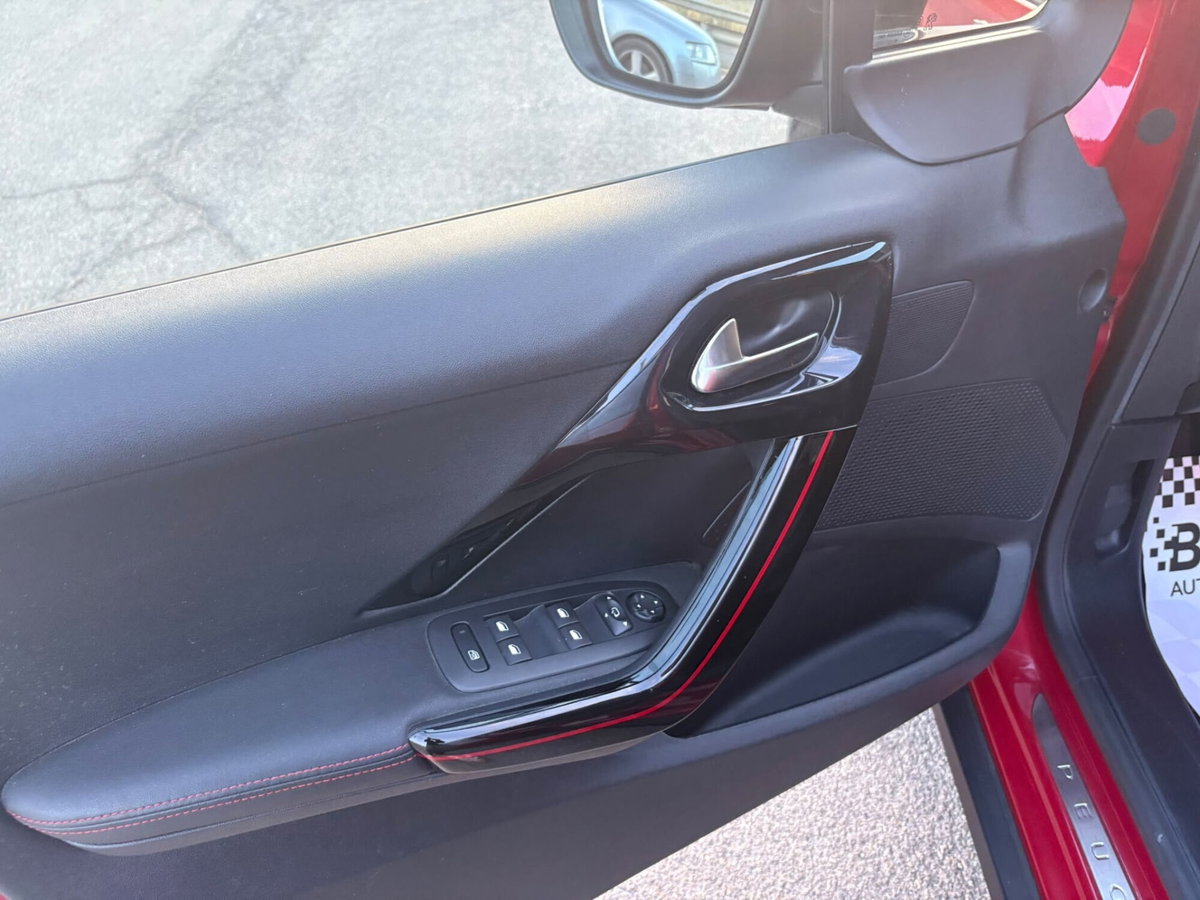 Peugeot 2008 100 GT Line (10)