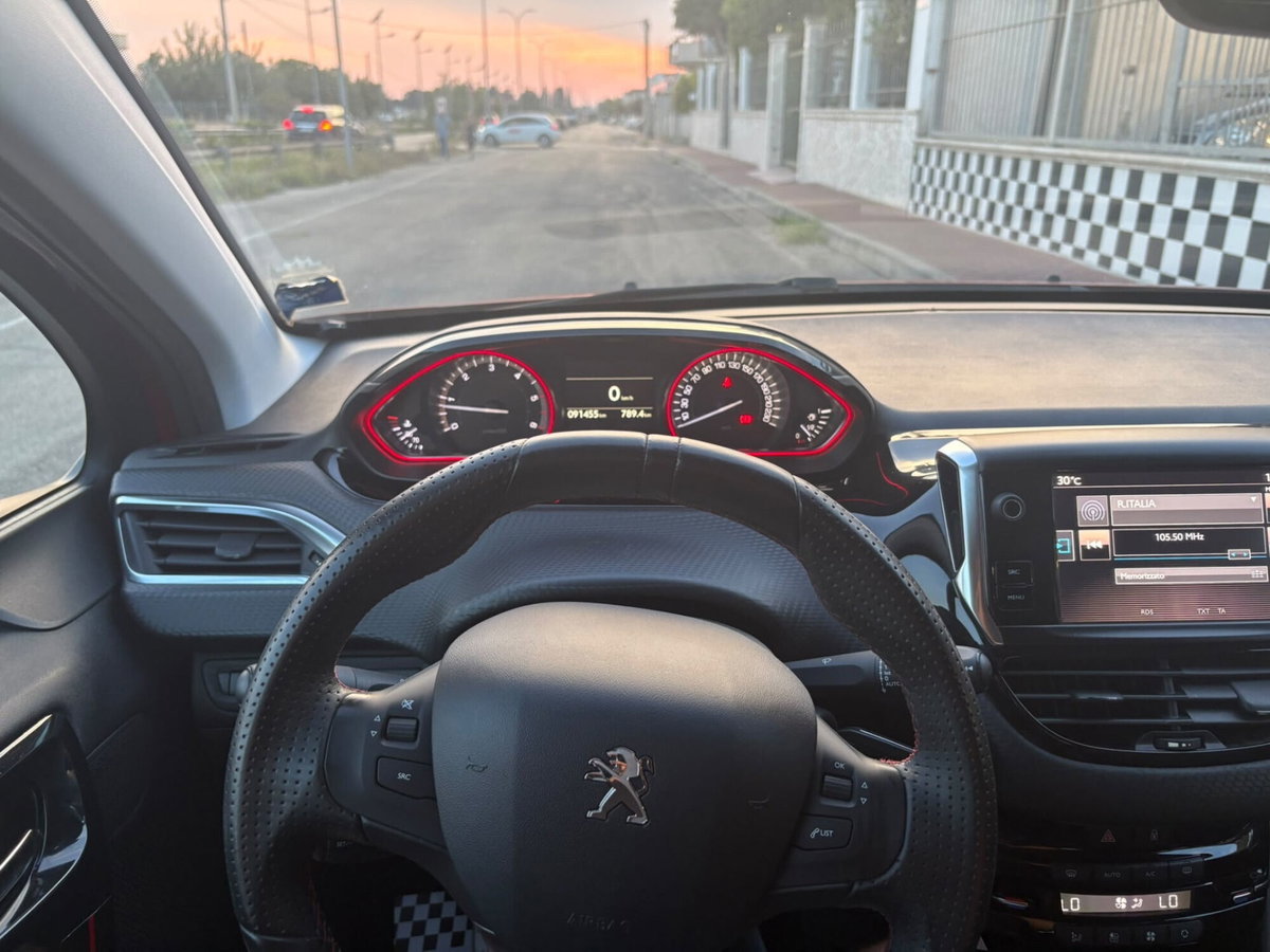 Peugeot 2008 100 GT Line (11)