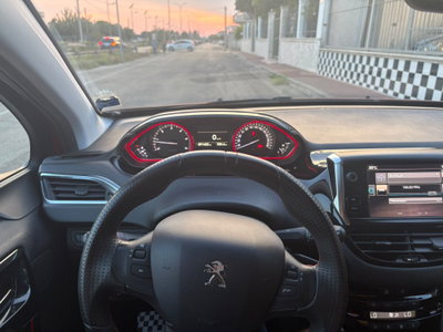 Peugeot 2008 100 GT Line (11)