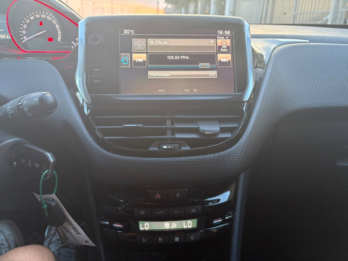 Peugeot 2008 100 GT Line (13)