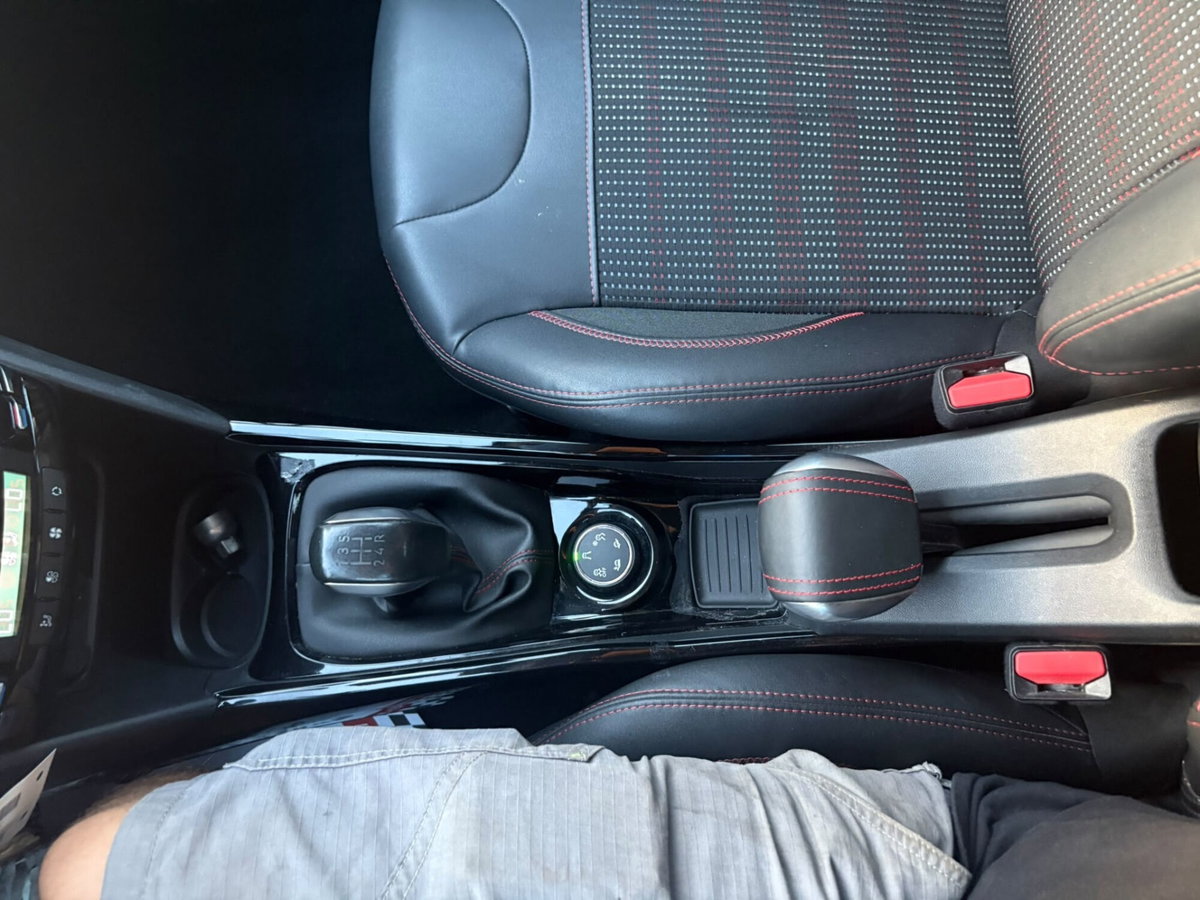 Peugeot 2008 100 GT Line (14)