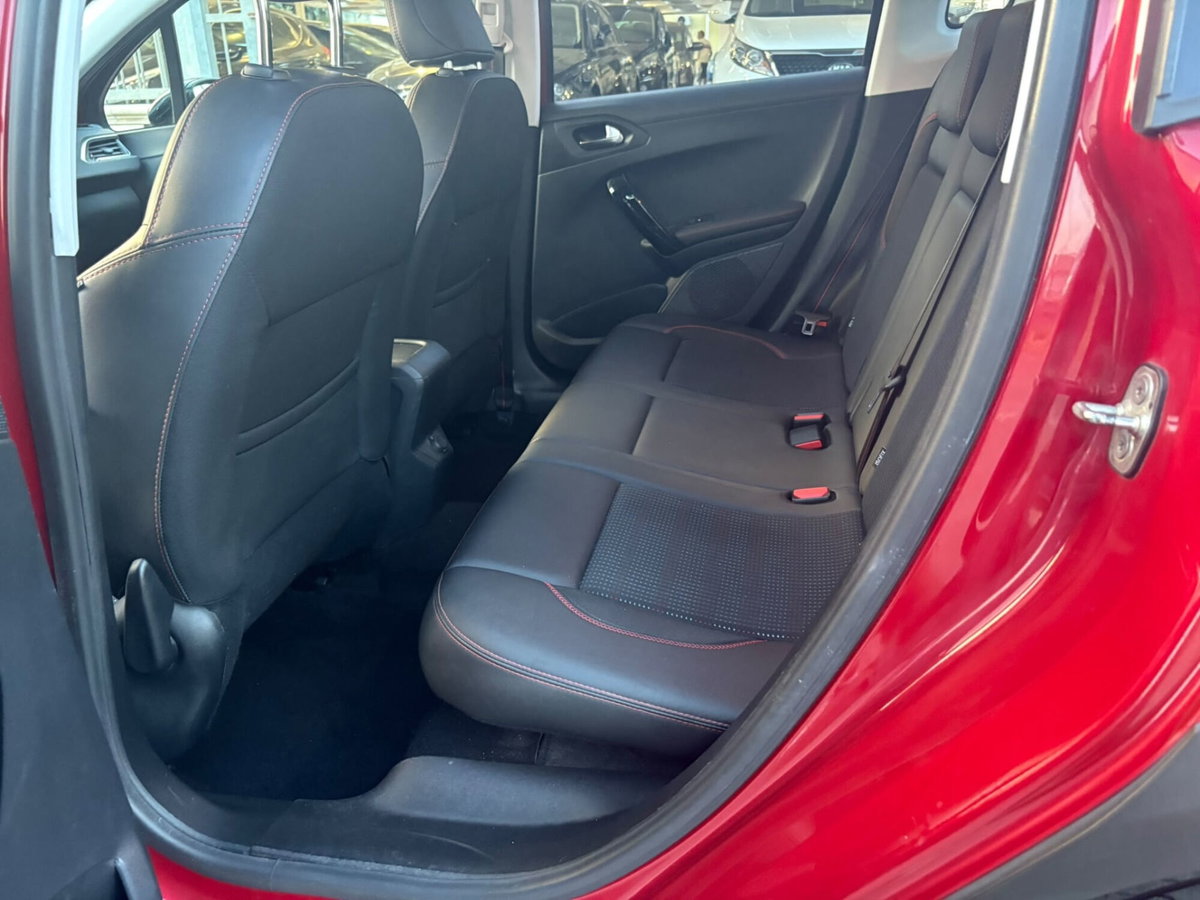 Peugeot 2008 100 GT Line (16)