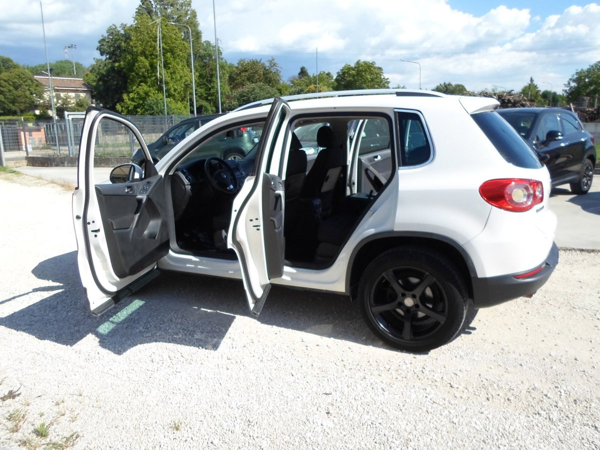 Volkswagen Tiguan 2.0 16V TDI DPF tiptronic Sport & Style (18°) (11)