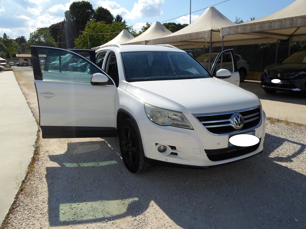 Volkswagen Tiguan 2.0 16V TDI DPF tiptronic Sport & Style (18°) (9)