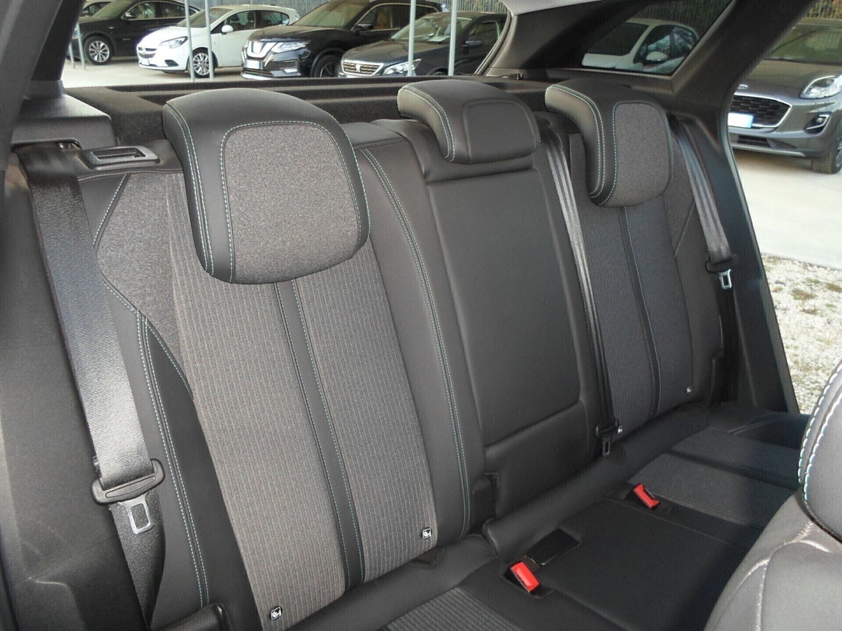 Peugeot 3008 BlueHDi 130 S&S EAT8 GT Pack (17)