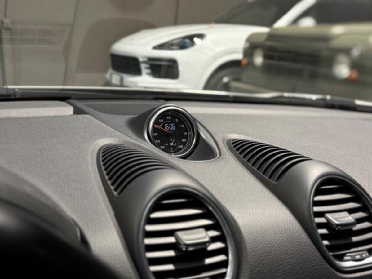 Porsche 718 Cayman  Cayman 2.0 300cv (17)