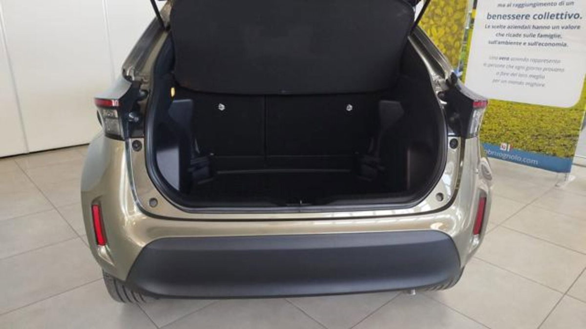 Toyota Yaris Cross 1.5 Hybrid 5p. E-CVT AWD-i Trend (12)