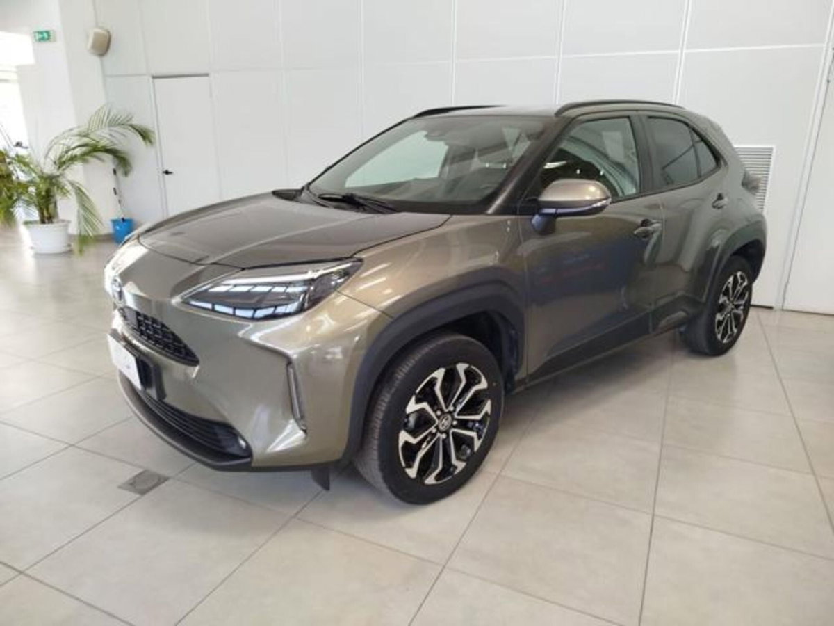 Toyota Yaris Cross 1.5 Hybrid 5p. E-CVT AWD-i Trend (2)