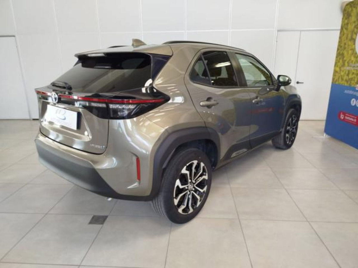 Toyota Yaris Cross 1.5 Hybrid 5p. E-CVT AWD-i Trend (3)