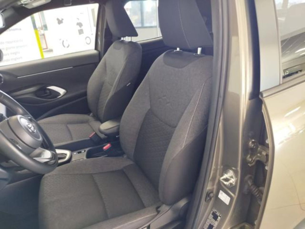 Toyota Yaris Cross 1.5 Hybrid 5p. E-CVT AWD-i Trend (9)
