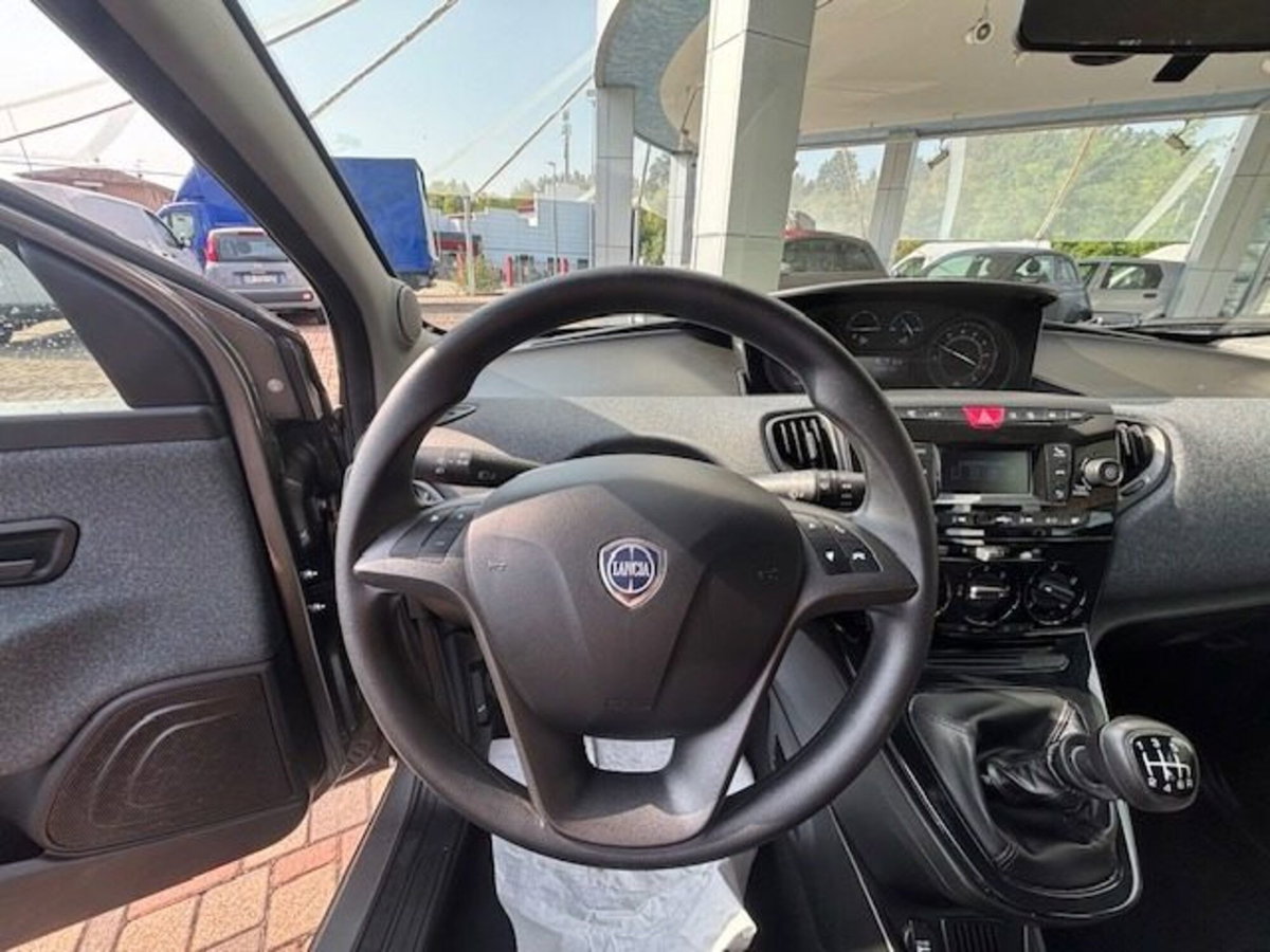 Lancia Ypsilon 1.0 FireFly 5 porte S&S Hybrid Silver Plus (11)