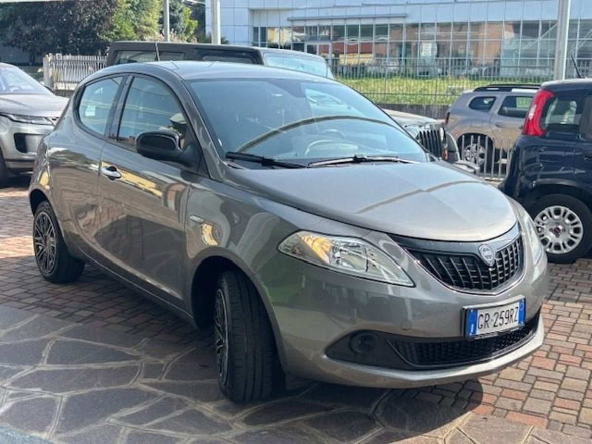 Lancia Ypsilon 1.0 FireFly 5 porte S&S Hybrid Silver Plus (3)