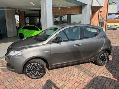 Lancia Ypsilon 1.0 FireFly 5 porte S&S Hybrid Silver Plus (6)