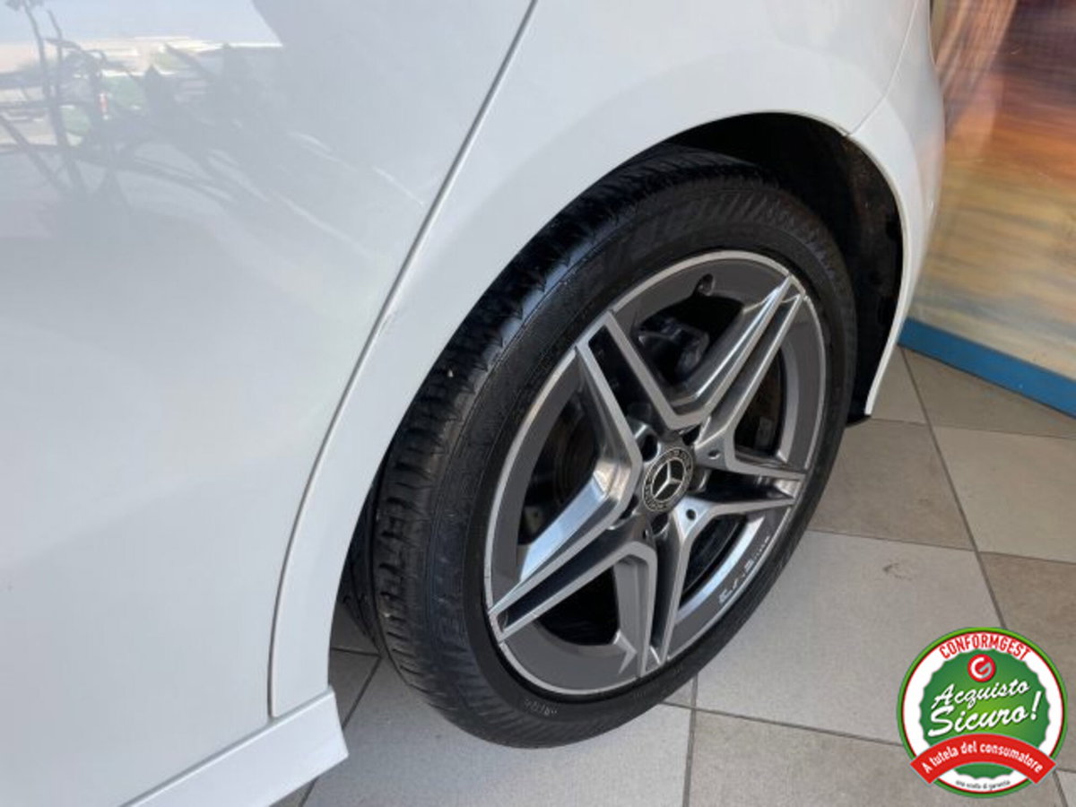 Mercedes-Benz Classe A Sedan 200 d AMG Line Premium Plus auto (18)