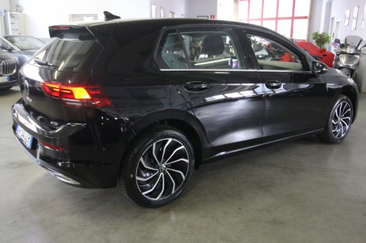 Volkswagen Golf 1.5 eTSI 130 CV EVO ACT DSG Style (5)