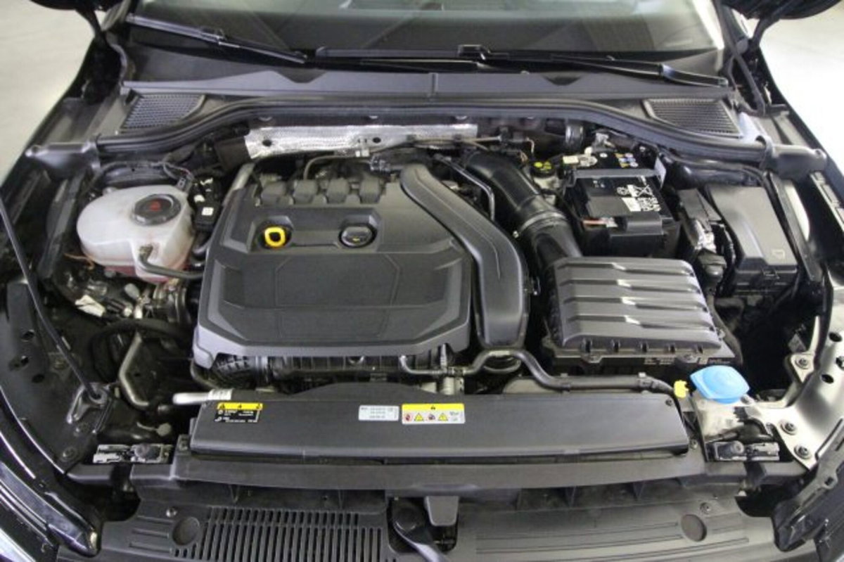 Volkswagen Golf 1.5 eTSI 130 CV EVO ACT DSG Style (9)