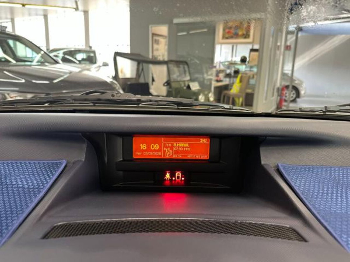 Peugeot 1007 1.4 Happy (18)