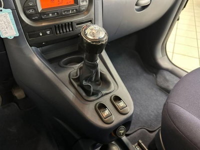 Peugeot 1007 1.4 Happy (19)