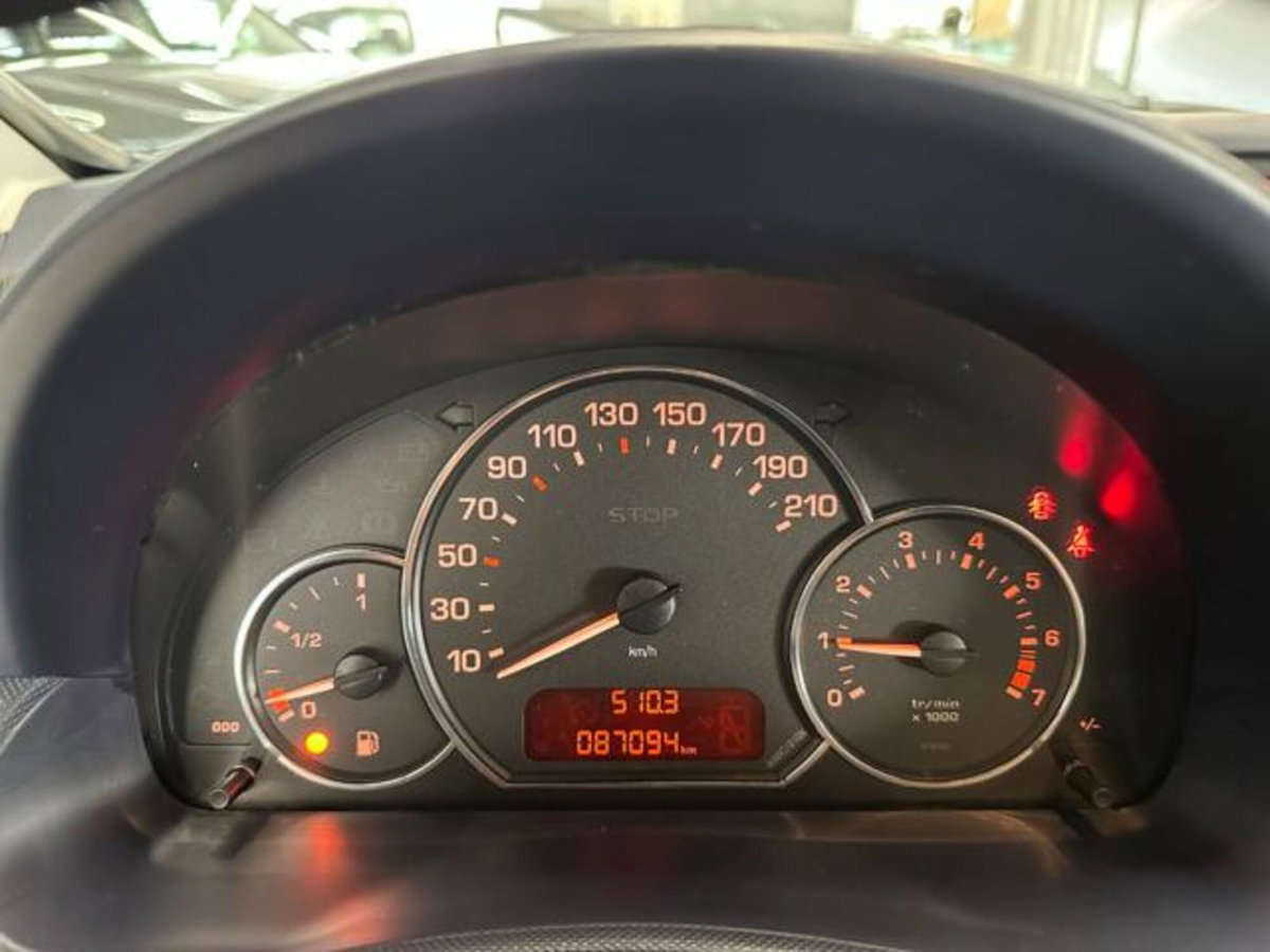 Peugeot 1007 1.4 Happy (8)